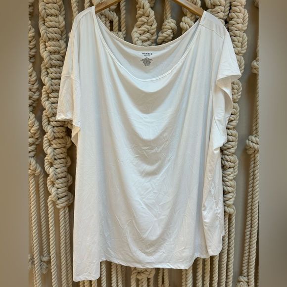 Torrid Active White Tee Shirt Size 6 Plus - Picture 2 of 6